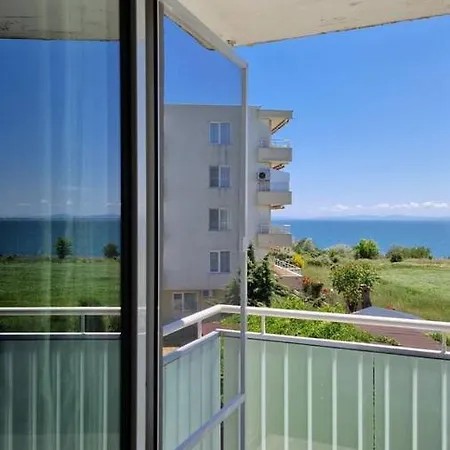 Aпартамент с две спални, кухня и хол Apartment Ravda
