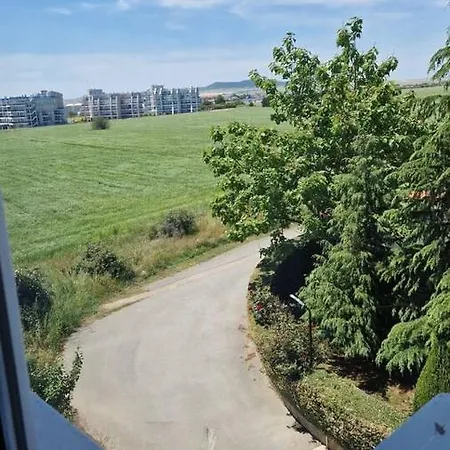 Apartment Aпартамент с две спални, кухня и хол *
